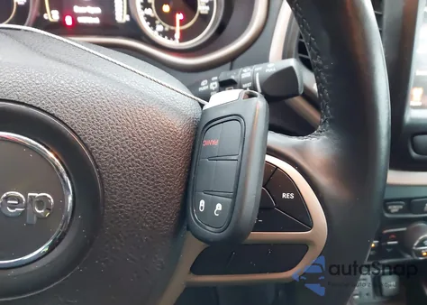 2017 Jeep Cherokee Latitude 4X4 from USA, damaged, VIN 1C4PJMCB8HD230292